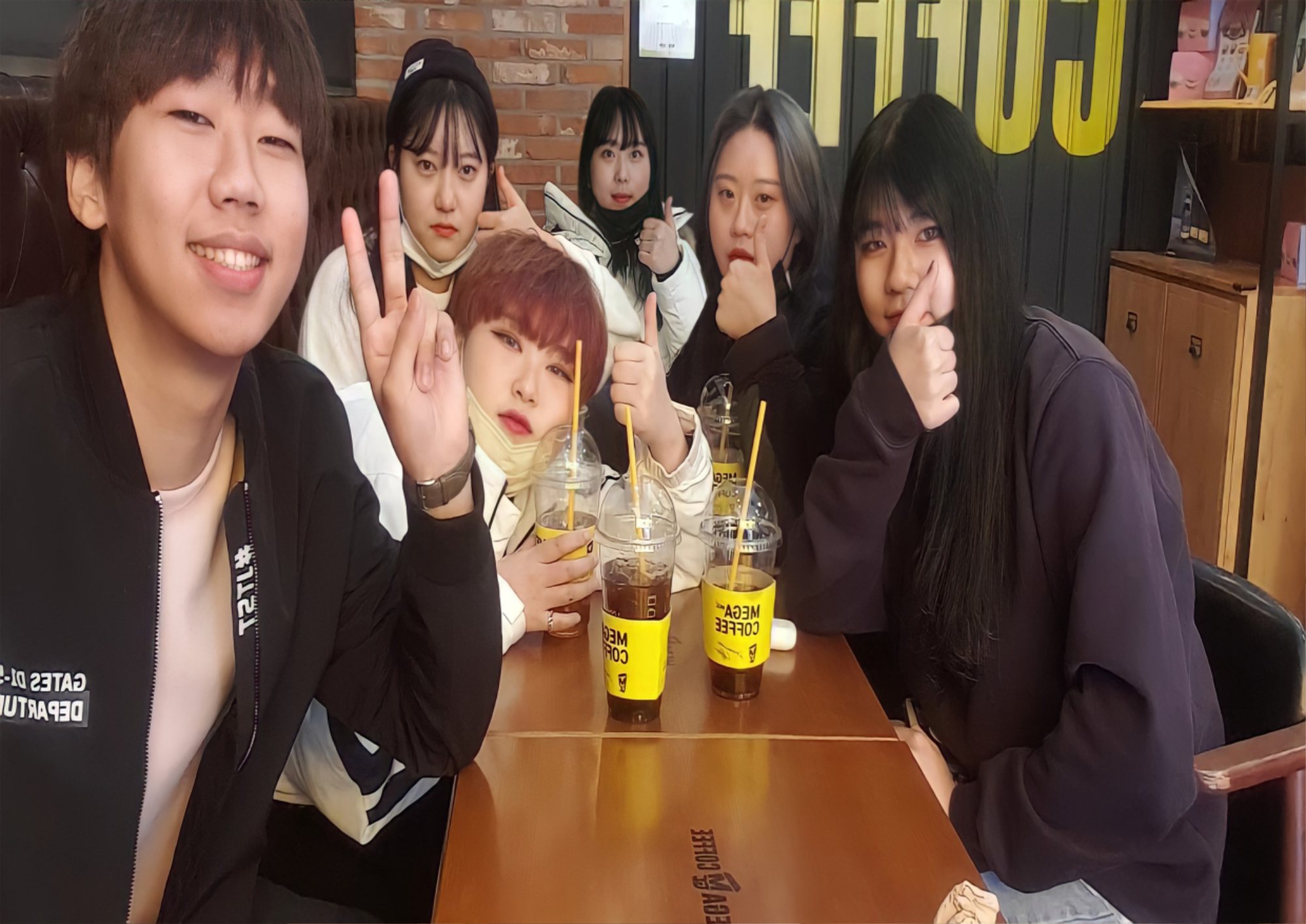 8조 커피의 행복.png